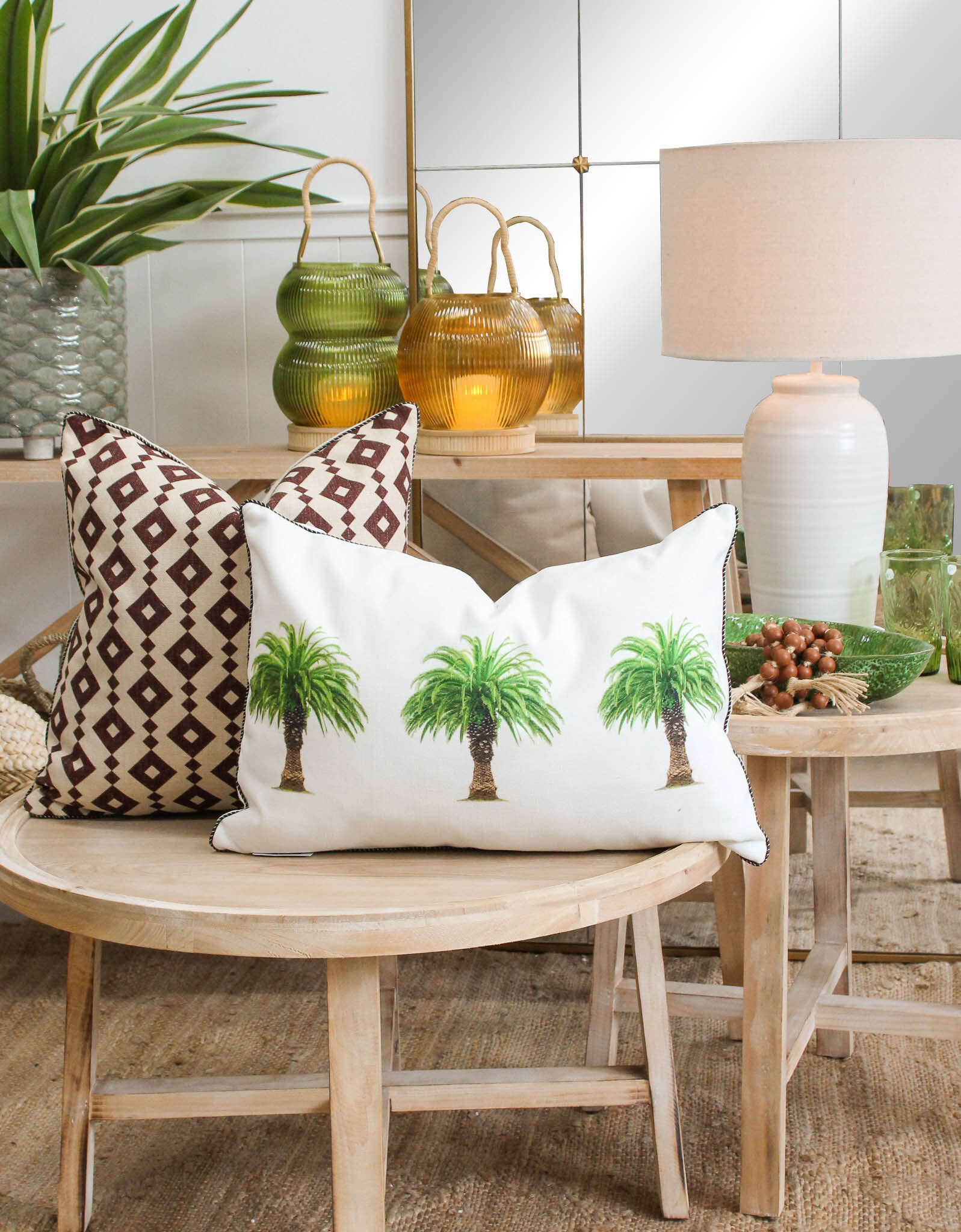 Cushion Palm Triple White Rec