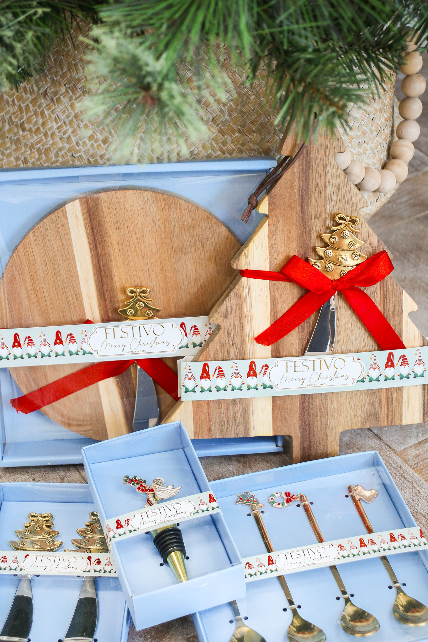 Acacia Christmas Board & Spreader