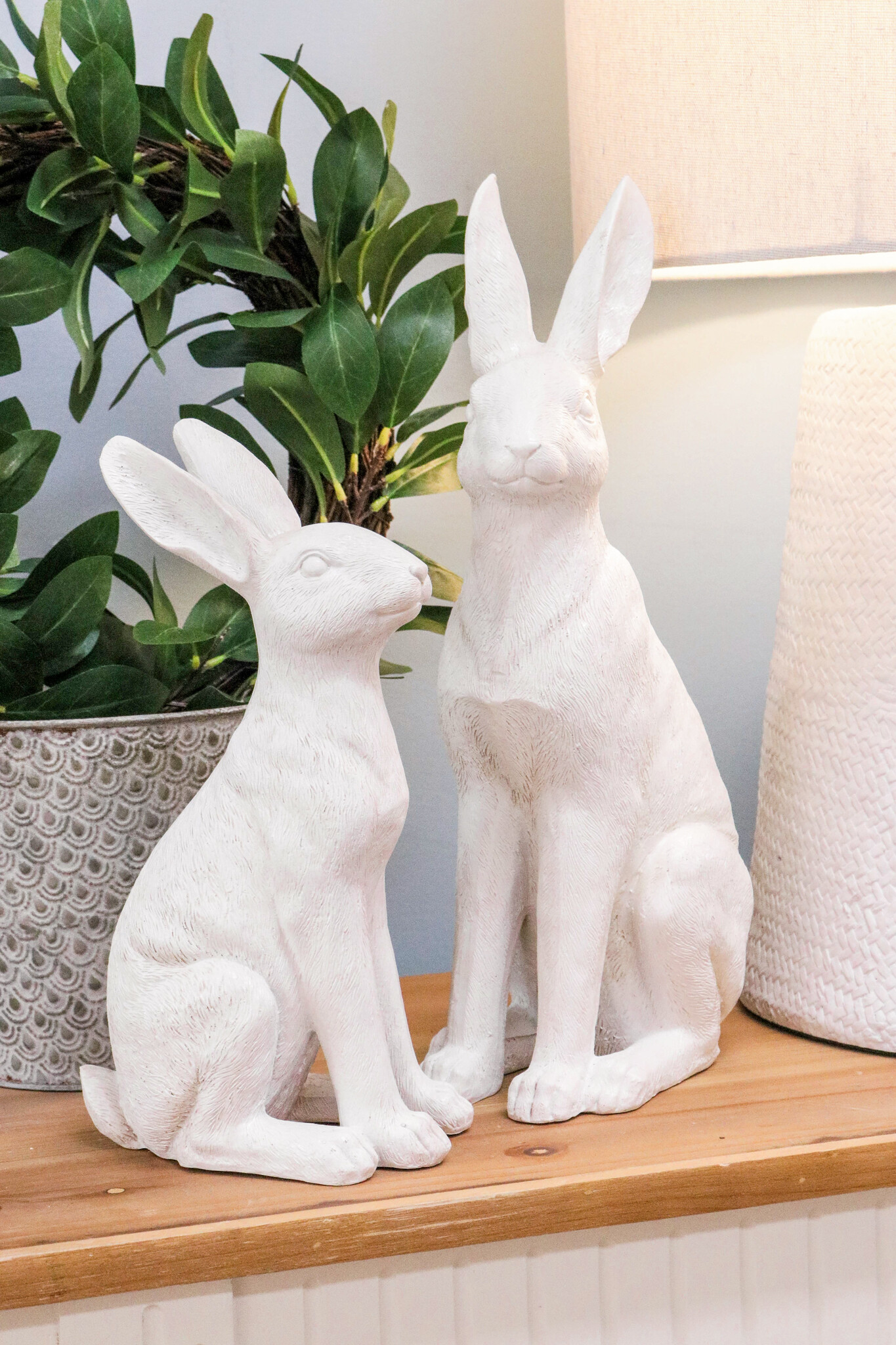 Sitting Hare White Med